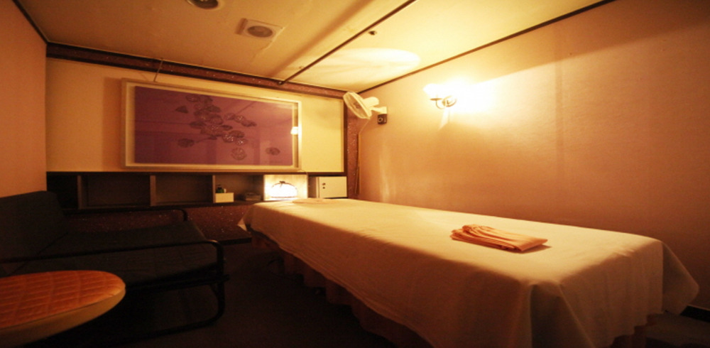 호계동 한국관리사 마사지샵 안테라피의 쾌적한 관리실 내부 모습