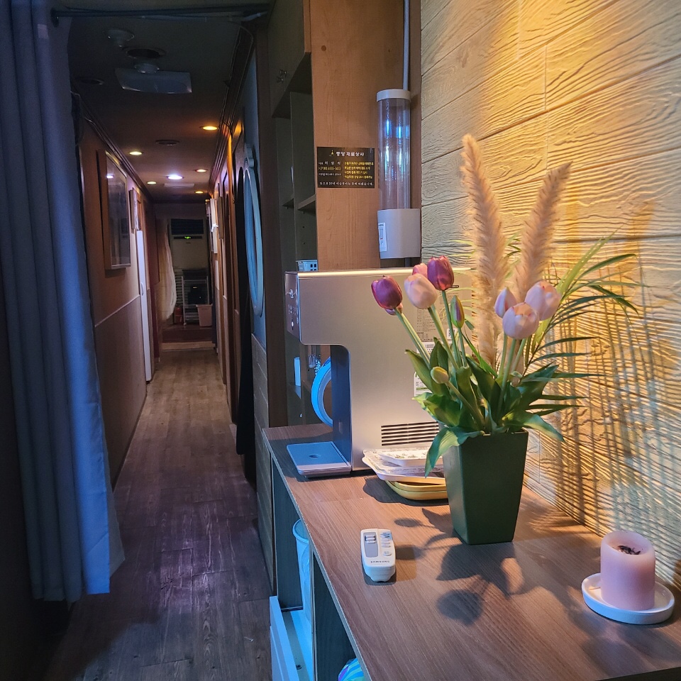 인후동1가 스웨디시 전문 제니아로마의 깔끔하고 정돈된 내부 전경