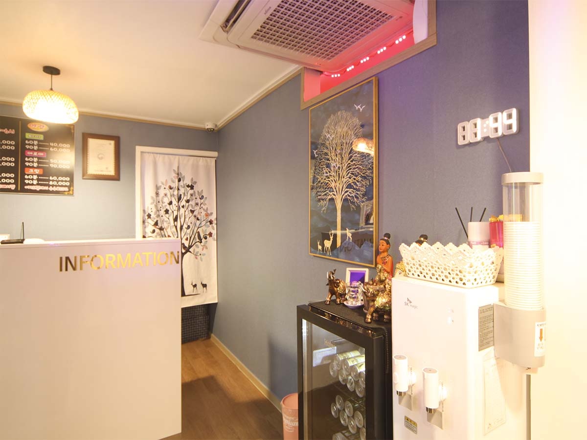 보라매공원역,보라매역,보라매병원역,당곡역,신대방삼거리역,신림역 주변 태국마사지 추천 매장 힐링약손타이의 전체적인 인테리어 모습