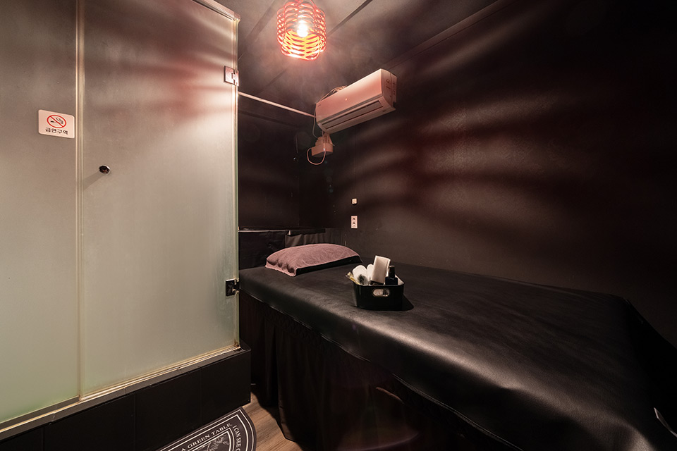 태국마사지 서비스가 제공되는 면목동 헤븐스웨디시 매장 내부 사진