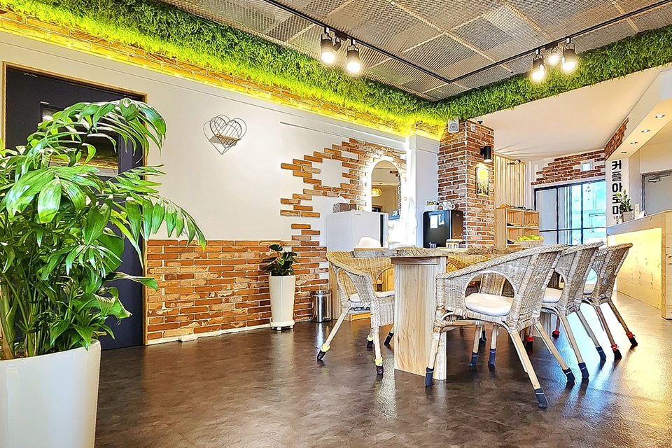 법환동 한국관리사 마사지샵 커플아로마2호점의 쾌적한 관리실 내부 모습