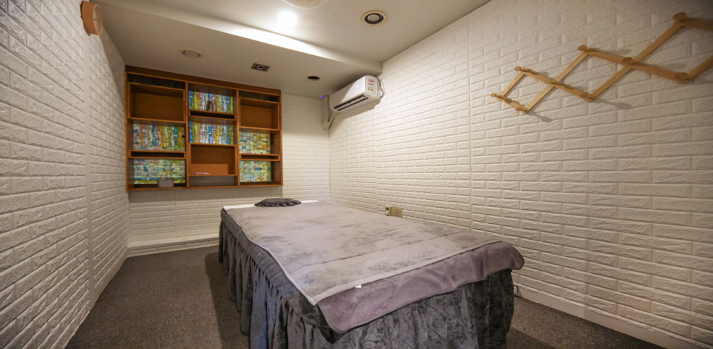 석촌동 한국마사지 전문 힐링테라피의 깔끔하고 정돈된 내부 전경