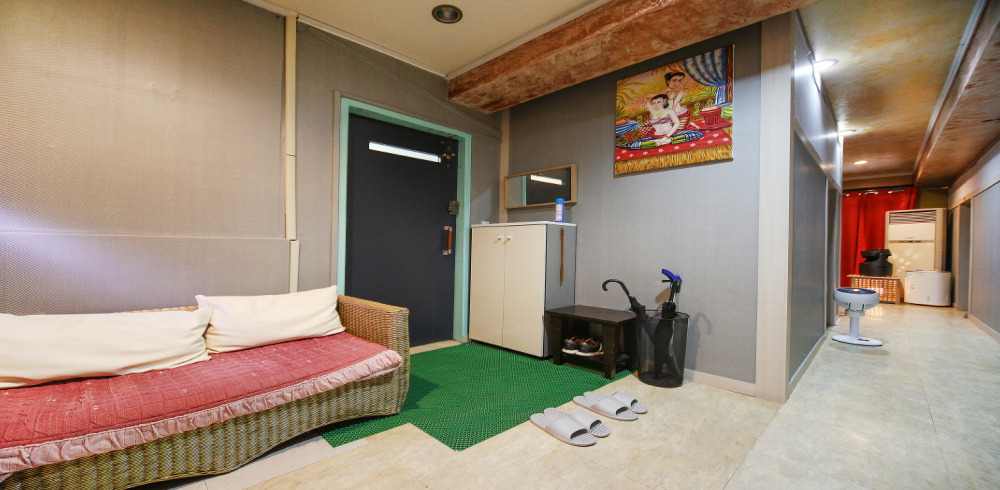 창전동 태국관리사 마사지샵 가리타이의 쾌적한 관리실 내부 모습