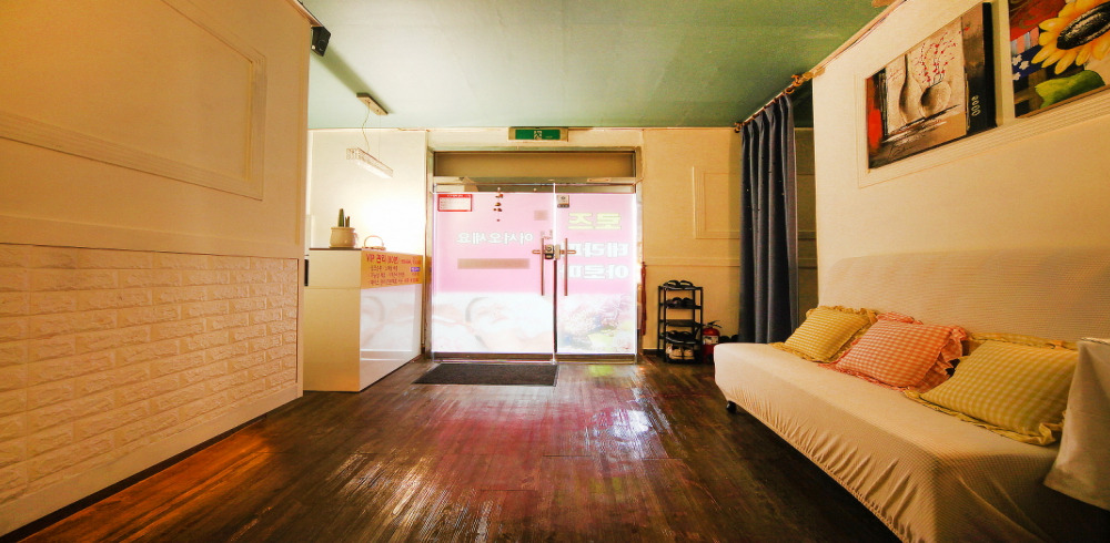 월피동 스웨디시 전문 로즈테라피의 깔끔하고 정돈된 내부 전경