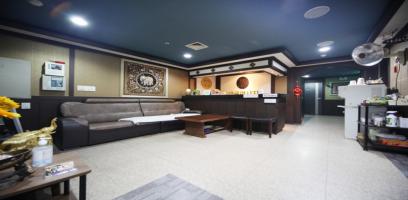 데코박스전통마사지 - 창전동 인근 태국마사지 전문 마사지 매장 전경