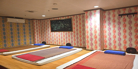 진평동 한국관리사 마사지샵 오로라힐링테라피의 쾌적한 관리실 내부 모습