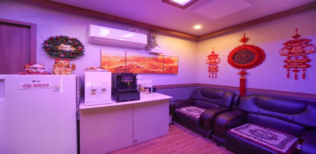 용원동에 위치한 아로마, 건식/스포츠, 커플관리 서비스 가능 금하바디 시설