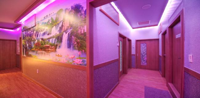 용원동 인근 아로마, 건식/스포츠, 커플관리 서비스가 제공되는 금하바디의 전체 시설