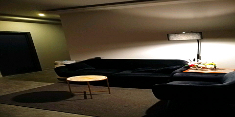 우두리 태국마사지 전문 알라딘마사지의 깔끔하고 정돈된 내부 전경