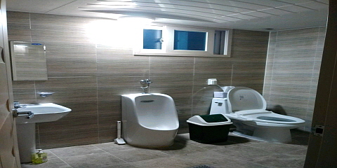 우두리 태국마사지 전문 알라딘마사지의 깔끔하고 정돈된 내부 전경