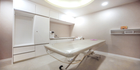 더로웰에스테틱(구 더봄) - 여의도동 여의도역,대방역,샛강역,여의나루역 인근 주차가능, 샤워가능, 커플실, 단체예약, 남/여공용샵 완비된 마사지 시설