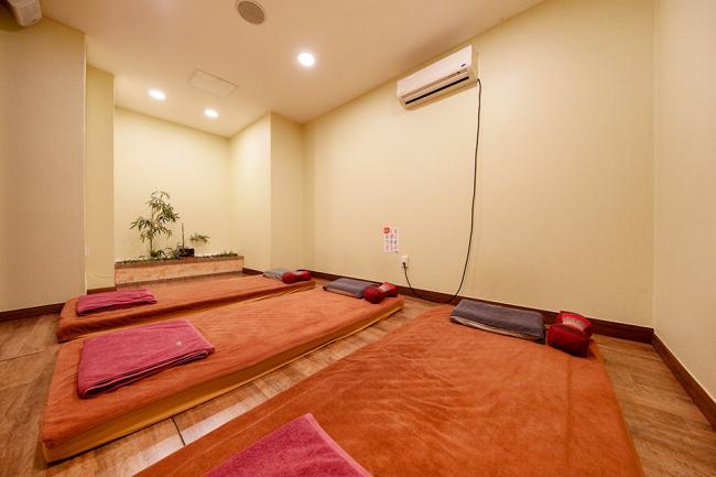 상서동 태국마사지 전문 태국힐링센터의 깔끔하고 정돈된 내부 전경