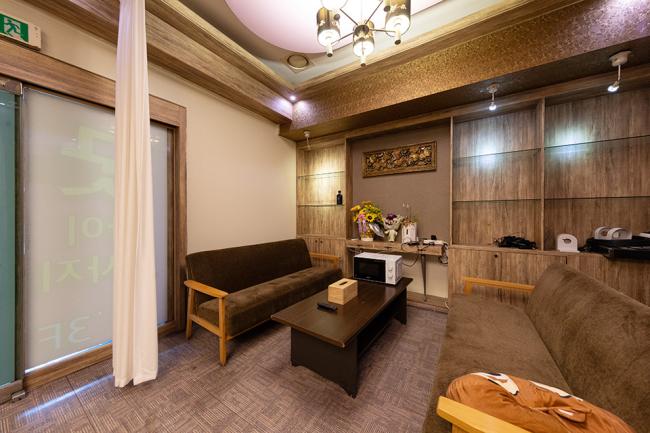 달동 태국관리사 마사지샵 굿타이의 쾌적한 관리실 내부 모습