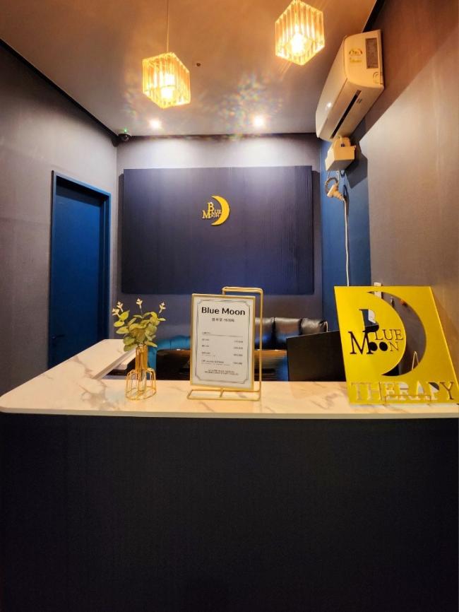 스웨디시 서비스가 제공되는 소하동 블루문테라피 매장 내부 사진