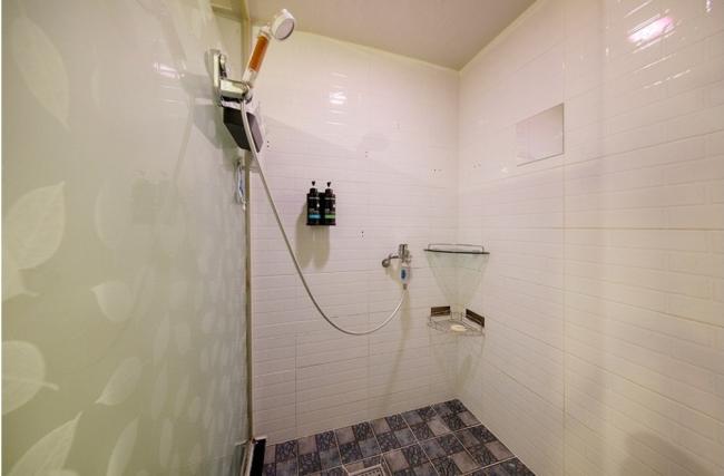 산호동 태국관리사 마사지샵 궁마사지의 쾌적한 관리실 내부 모습