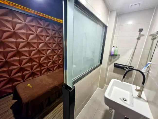 연동 한국관리사, 중국관리사 마사지샵 터치홀릭아로마의 쾌적한 관리실 내부 모습