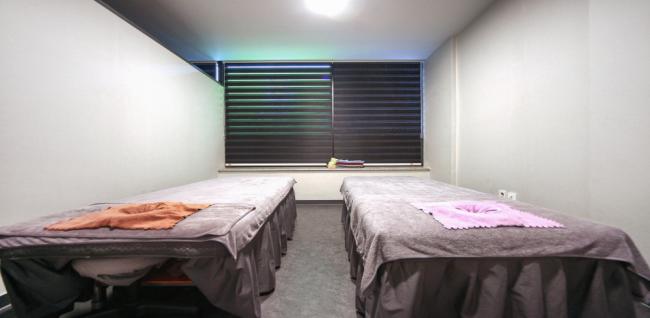 은행동 중국마사지 전문 흥풋샵의 깔끔하고 정돈된 내부 전경