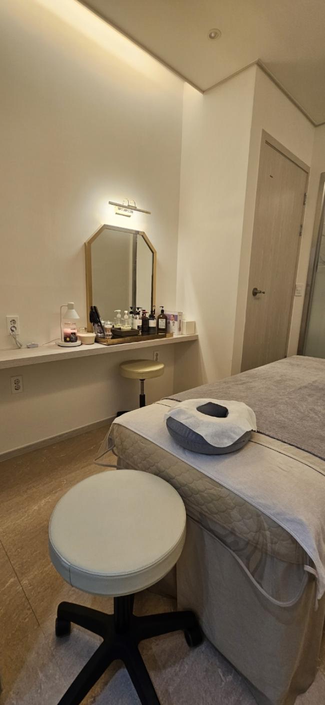 반곡동 한국관리사 마사지샵 미타임피부&바디의 쾌적한 관리실 내부 모습