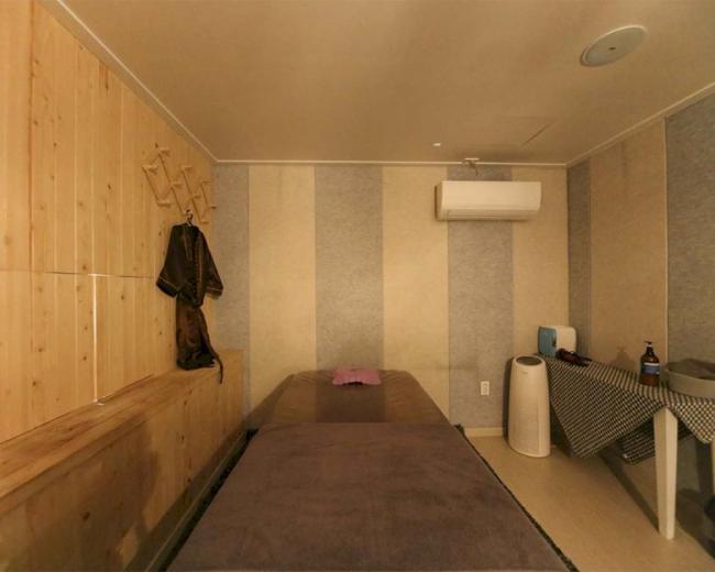 각산동 한국관리사 마사지샵 CU테라피의 쾌적한 관리실 내부 모습