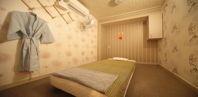 태국마사지 서비스가 제공되는 화서동 청담마사지 매장 내부 사진