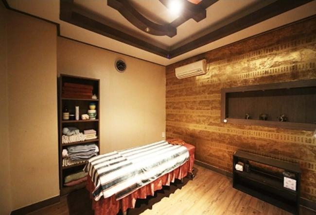 학장동 중국마사지 전문 락아로마스파의 깔끔하고 정돈된 내부 전경