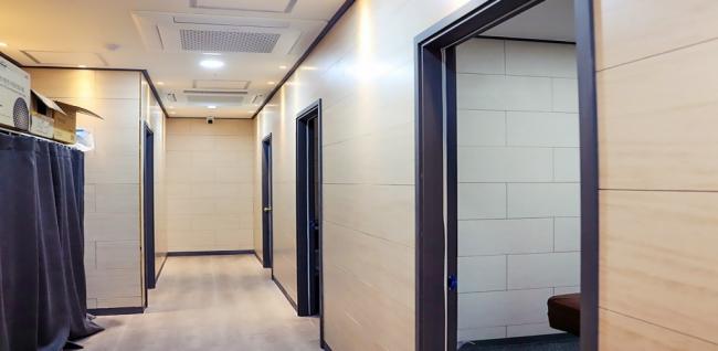 역삼동 한국관리사 마사지샵 듀원의 쾌적한 관리실 내부 모습