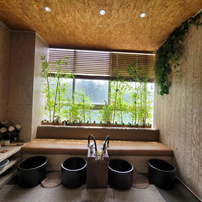 반송동에 위치한 아로마, 건식/스포츠, 커플관리, 풋케어 서비스 가능 휴리프레싱 시설