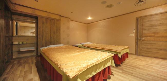 스웨디시 서비스가 제공되는 신방동 황제마사지 매장 내부 사진