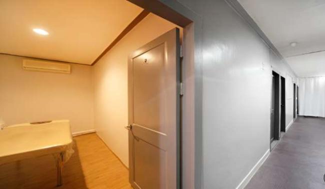 신천동 한국관리사 마사지샵 미소테라피의 쾌적한 관리실 내부 모습