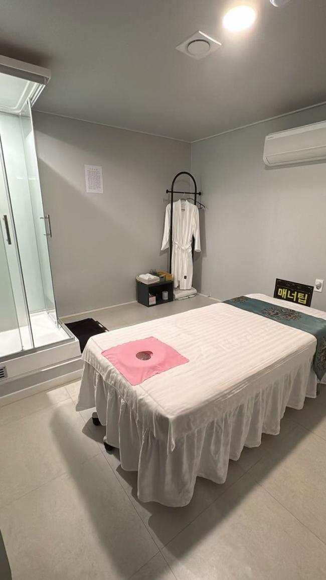 상동 중국마사지 전문 신의야아로마의 깔끔하고 정돈된 내부 전경