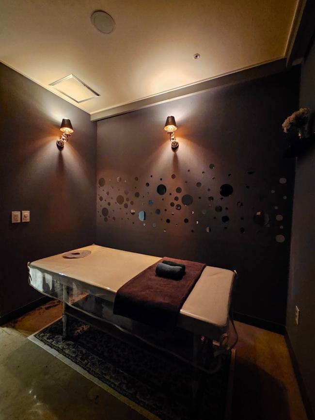 망월동 한국관리사 마사지샵 리썸의 쾌적한 관리실 내부 모습