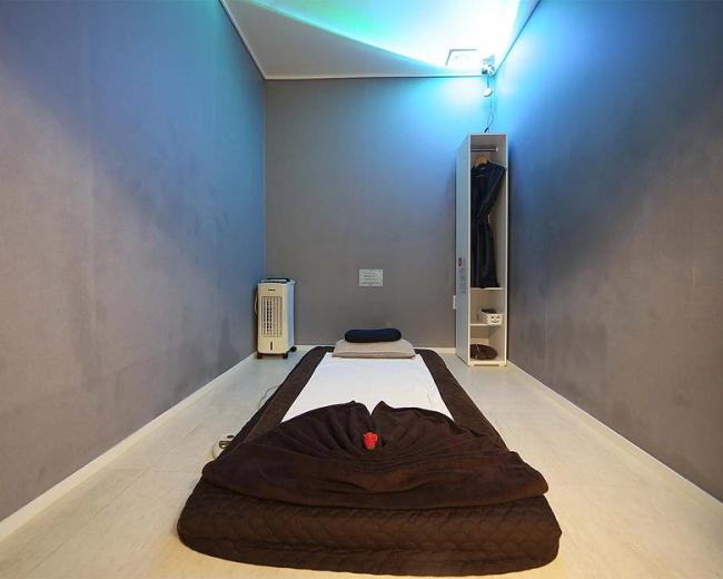 장항동 한국관리사 마사지샵 몽마사지의 쾌적한 관리실 내부 모습