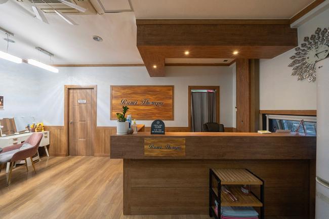 신매동 한국관리사 마사지샵 루미테라피의 쾌적한 관리실 내부 모습