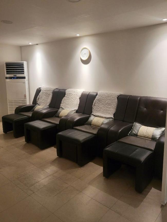 마산역 인근 마사지 잘하는 곳 골든풋샵 청결하게 관리된 내부 시설