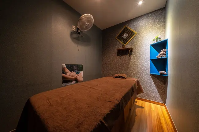 망원동 한국마사지 전문 정통수마사지의 깔끔하고 정돈된 내부 전경