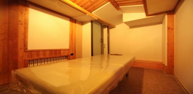 용두리 중국관리사 마사지샵 궁마사지의 쾌적한 관리실 내부 모습