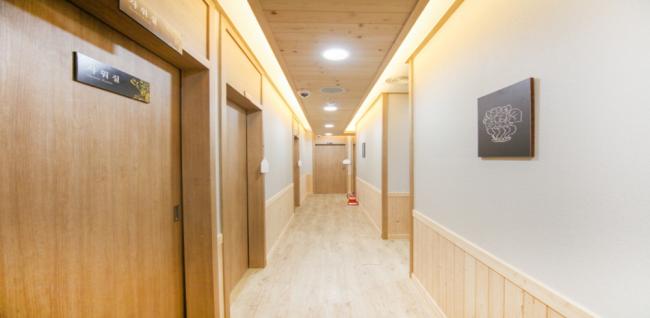 율곡동 한국관리사 마사지샵 ONE스파의 쾌적한 관리실 내부 모습