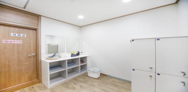 율곡동 한국관리사 마사지샵 ONE스파의 쾌적한 관리실 내부 모습