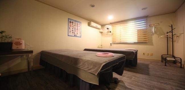 신방동 중국마사지 전문 귀빈중국전통의 깔끔하고 정돈된 내부 전경