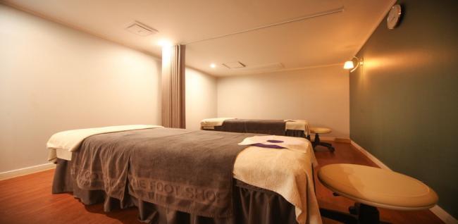 주변 한국마사지 추천 매장 더풋샵의 전체적인 인테리어 모습