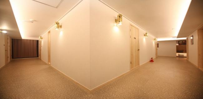 주변 한국마사지 추천 매장 더풋샵의 전체적인 인테리어 모습