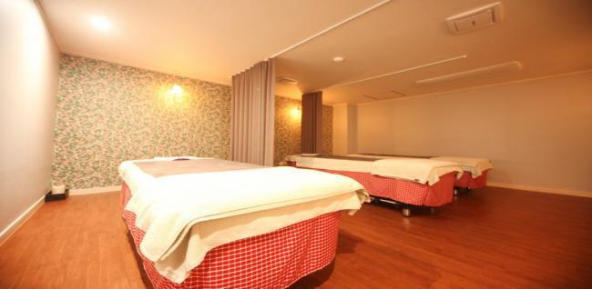 한국마사지 서비스가 제공되는 옥련동 더풋샵 매장 내부 사진