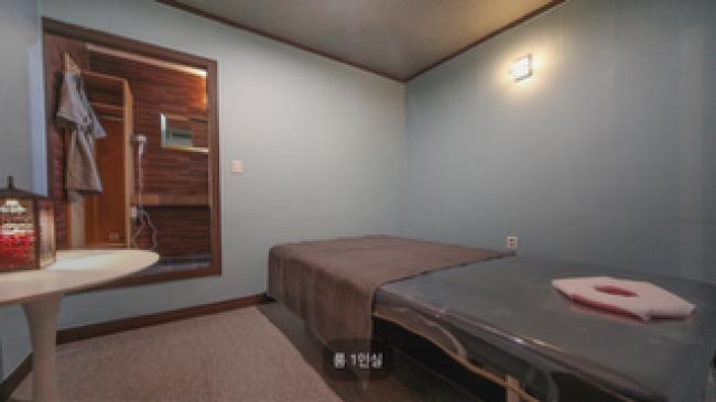 망월동 한국관리사 마사지샵 정스웨디시의 쾌적한 관리실 내부 모습