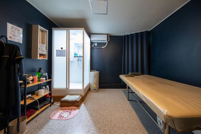 상인동 스웨디시 전문 라라테라피의 깔끔하고 정돈된 내부 전경