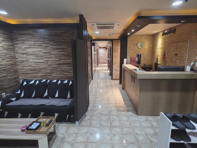 힐링스킨&바디 - 양정동 부전역,양정역,시청역 인근 주차가능, 샤워가능, 남/여공용샵 완비된 마사지 시설