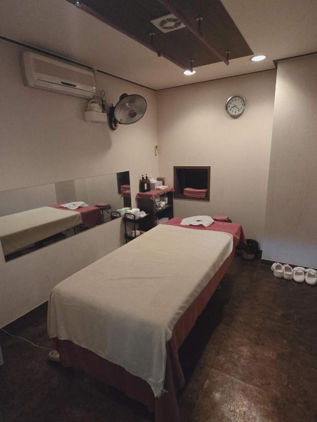 양정동 한국관리사 마사지샵 힐링스킨&바디의 쾌적한 관리실 내부 모습