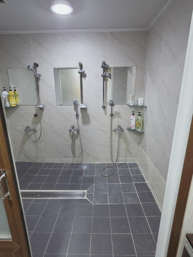 힐링스킨&바디 - 양정동 부전역,양정역,시청역 인근 주차가능, 샤워가능, 남/여공용샵 완비된 마사지 시설