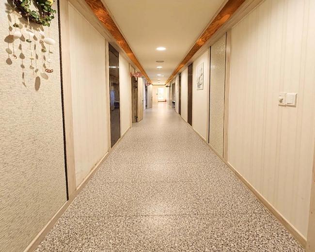 동삭동 한국관리사 마사지샵 스웨&로미의 쾌적한 관리실 내부 모습