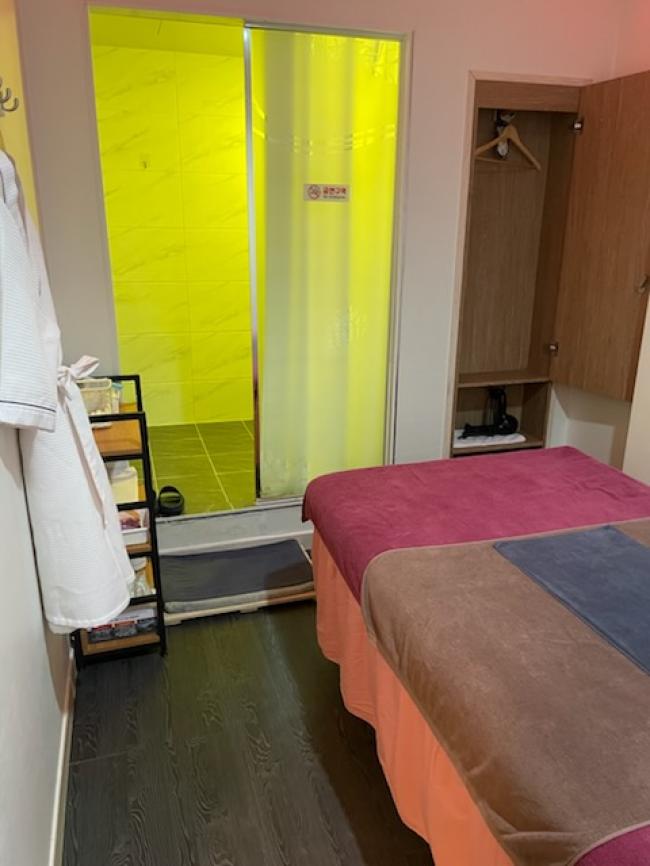 한국마사지 서비스가 제공되는 동삭동 스웨&로미 매장 내부 사진