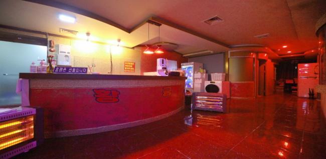 본오동 중국마사지 전문 황제마사지의 깔끔하고 정돈된 내부 전경